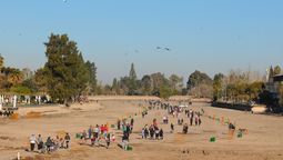 Archivo de fotos de Diario UNO sobre el desagote del lago del Parque General San Martín en 2013.