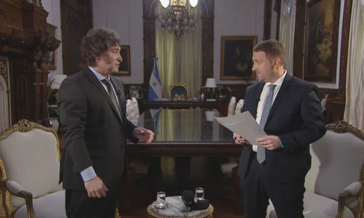 La entrevista duró 60 minutos y fue realizada en el despacho presidencial. La entrevista duró 60 minutos y fue realizada en el despacho presidencial.