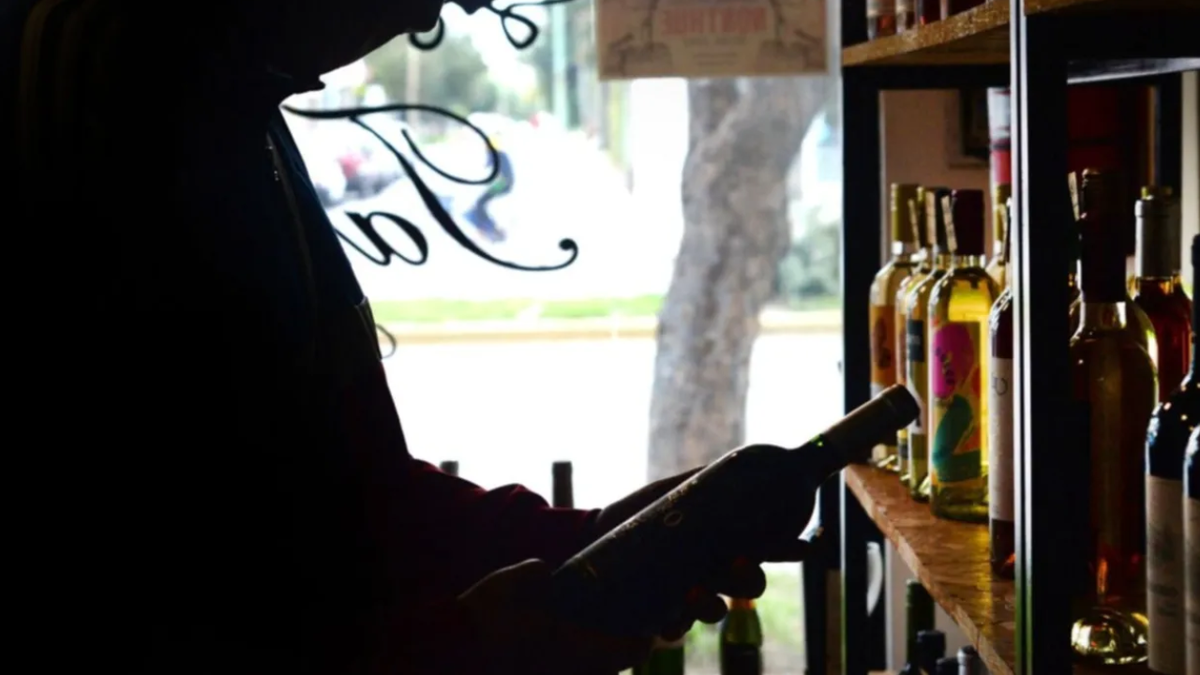 Durante la veda, la venta de alcohol está prohibida. Durante la veda, la venta de alcohol está prohibida.