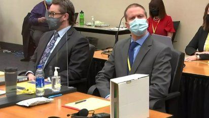 El expolicía Derek Chauvin, quien asesinó al afroestadounidense George Floyd, comenzó a ser juzgado por un tribunal de 