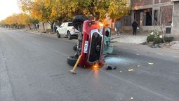 Así quedó la Toyota Hilux sobre calle Pedro Molina de Guaymallén tras el accidente.