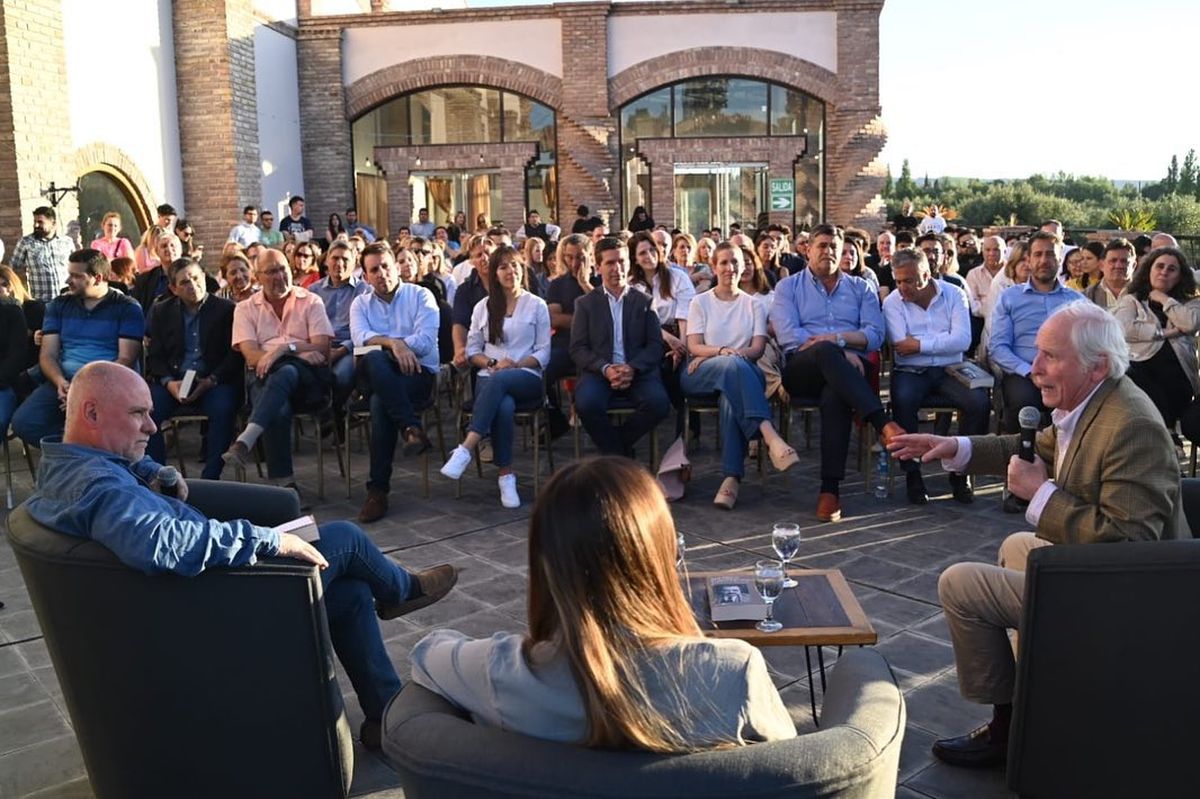 Muchos dirigentes radicales escucharon en Mendoza a Pablo Gerchunoff.