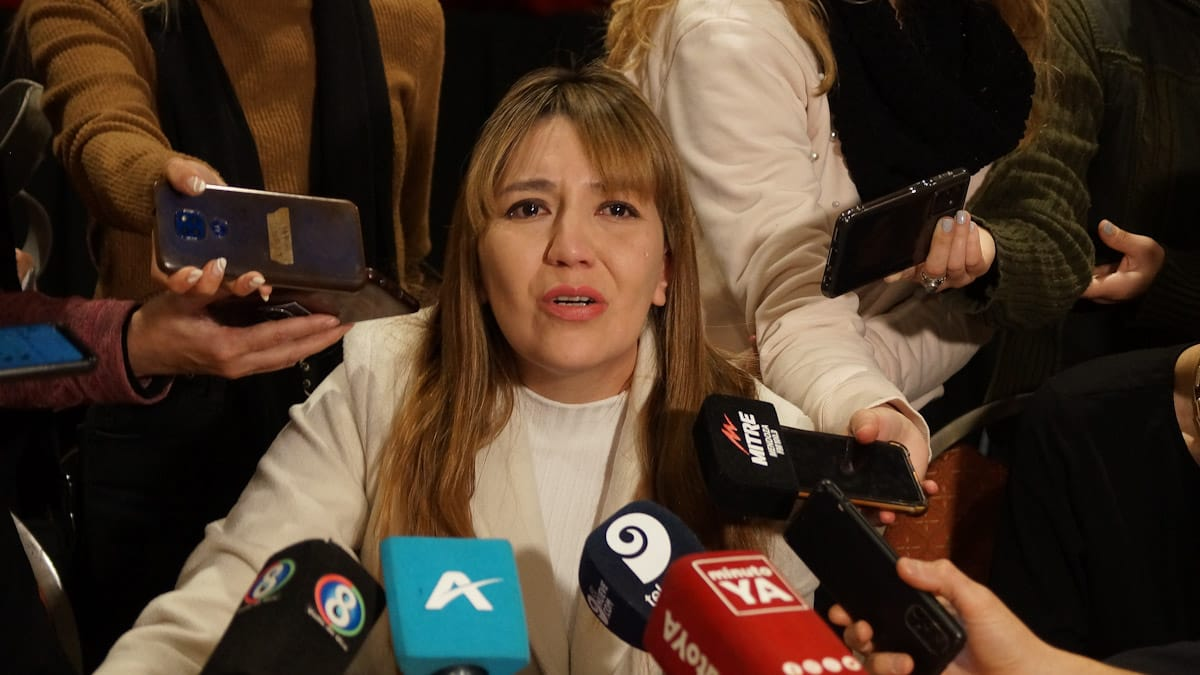 Janina Ortiz dio una conferencia en la comuna de Las Heras tras haber declarado en el Polo Judicial. Fotos: Nicolás Ríos