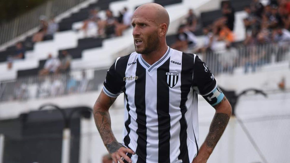 Cristian  Llama es la gran figura de GImnasia y Esgrima.