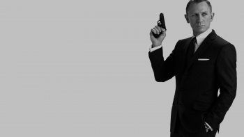 ¿Cuántos millones factura James Bond?
