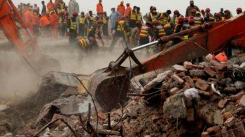 Ascendió a 37 la cifra de muertos en el derrumbe de una fábrica en Pakistán