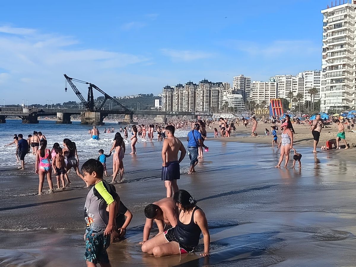 Las playas de Chile estuvieron colmadas este verano. Las playas de Chile estuvieron colmadas este verano.