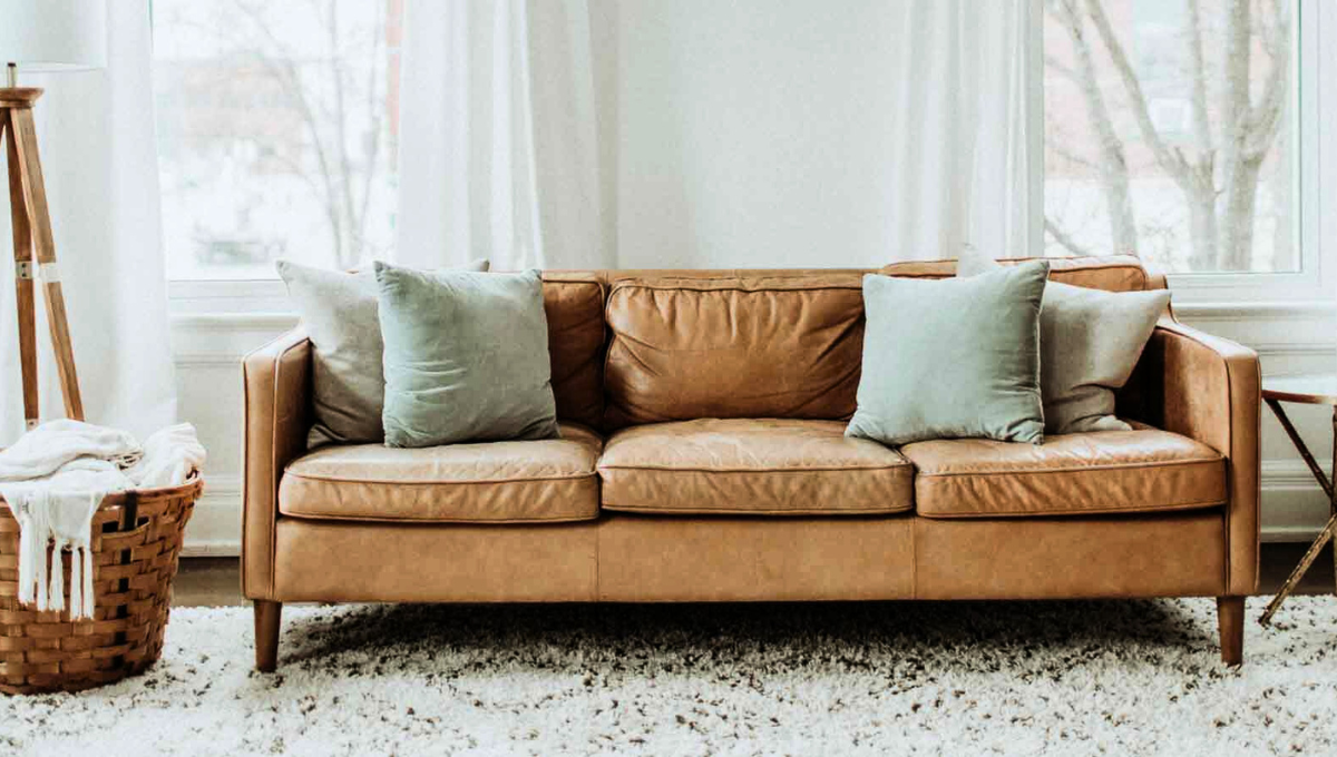 Ejecuta diferentes técnicas e ideas para lograr la restauración de tu sofá