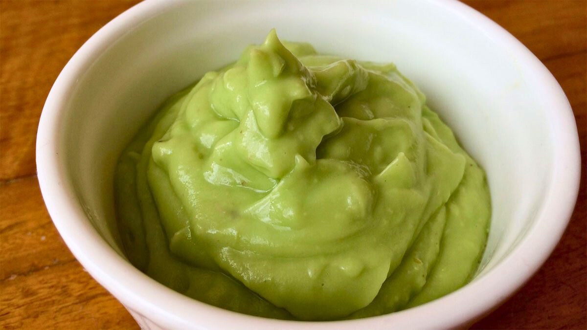 La receta de mayonesa de ajo sale riquísima y la puede preparar todo el mundo.
