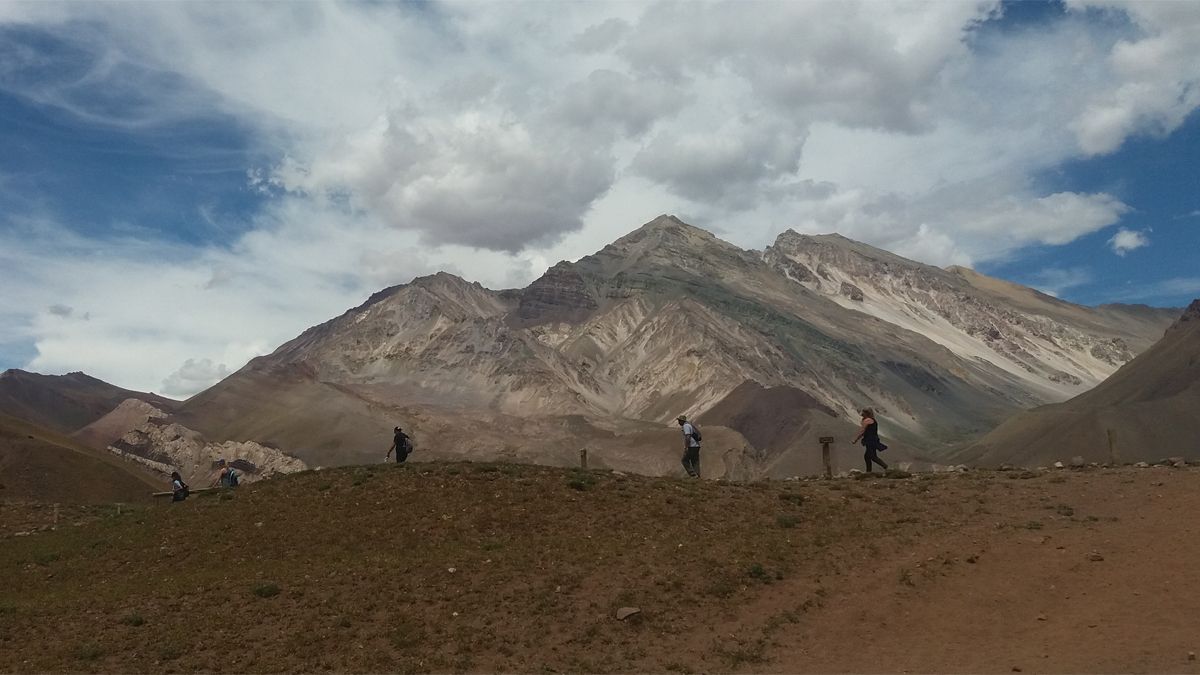 La capacitación introductoria de la Escuela Municipal de Senderismo y Montaña iniciará el 14 de noviembre en la Nave Cultural.