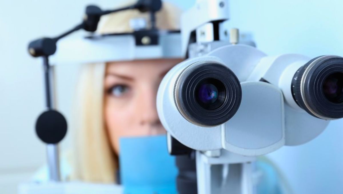 Tenía 27 lentes de contacto en el ojo y no lo sabía: sorpresa total en el quirófano