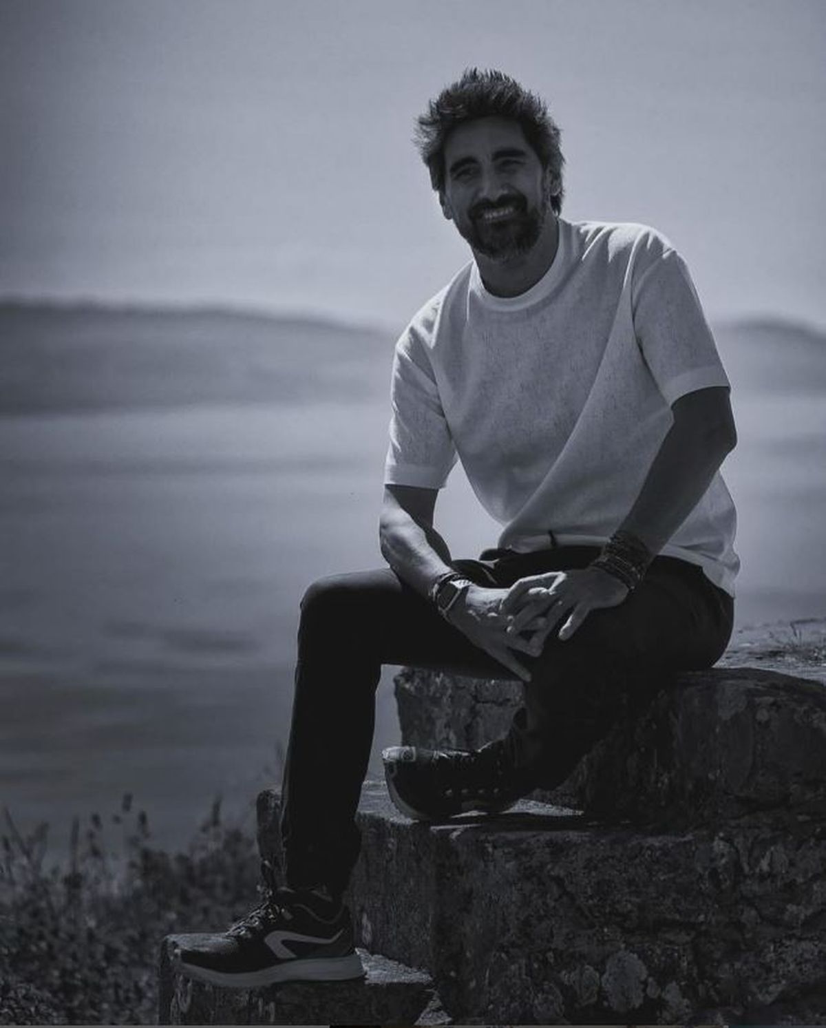 Manel explicó que escribe mucho sobre Galicia. Manel explicó que escribe mucho sobre Galicia.