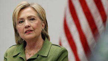 Donald Trump y aliados republicanos acusan a Clinton de ser débil