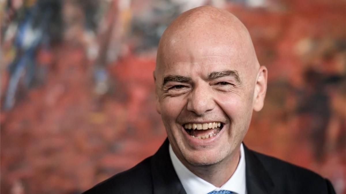 El mandamás de FIFA y un desopilante planteo al presidente del Xenieze.