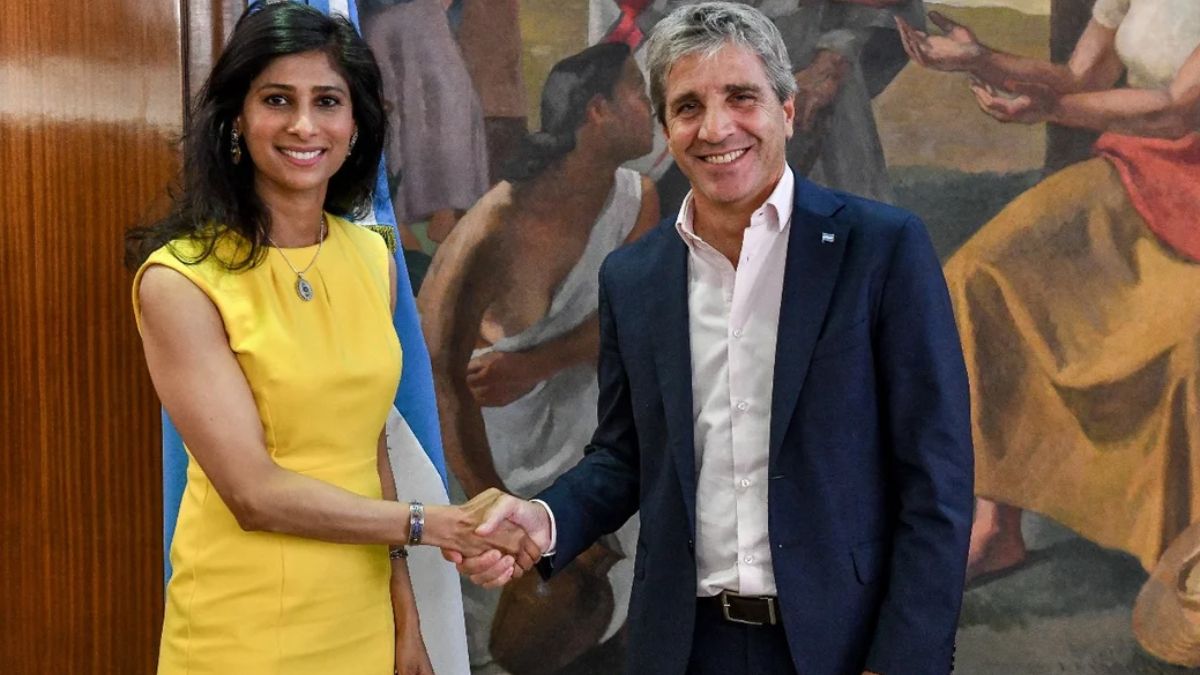 El ministro de Economía, Luis Caputo, se reunió este miércoles con la subdirectora gerente del FMI, Gita Gopinath. El ministro de Economía, Luis Caputo, se reunió este miércoles con la subdirectora gerente del FMI, Gita Gopinath.