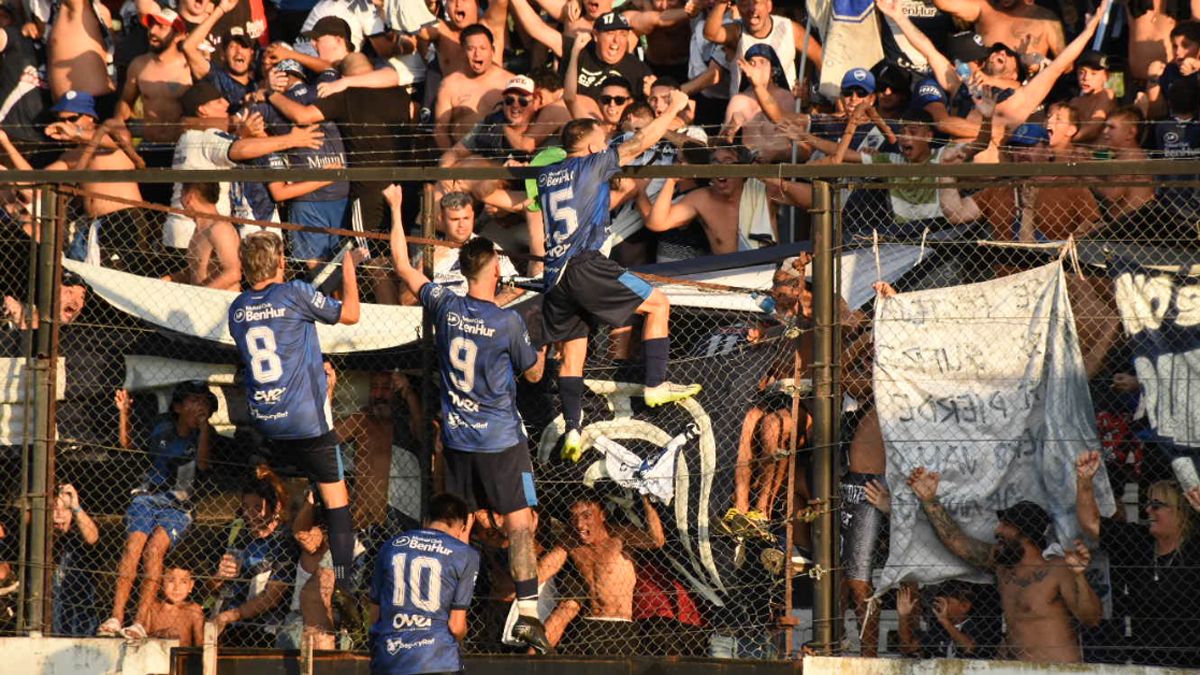 Ben Hur es uno de los cuatro ascendidos del Torneo Regional Amateur. Ben Hur es uno de los cuatro ascendidos del Torneo Regional Amateur.