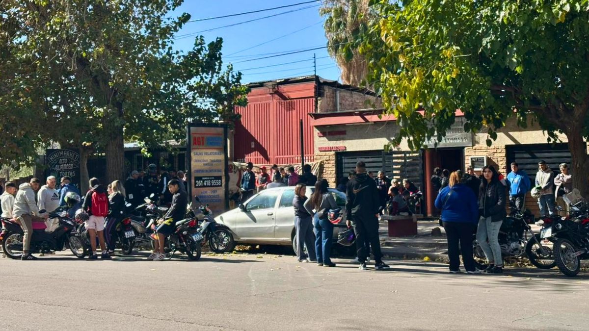 El árbol se desplomó en el cuerpo de Marcelo Zabala, de 23 años. Este viernes lo despidieron amigos y familiares en Las Heras.