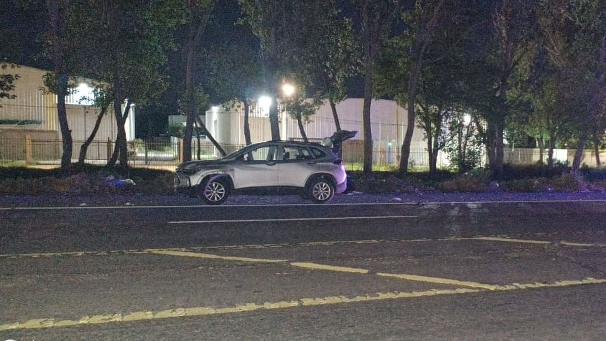 El accidente ocurrió cuando el conductor de una Chevrolet Tracker embistió a un ciclista que cruzó el Acceso Norte, en Las Heras. El accidente ocurrió cuando el conductor de una Chevrolet Tracker embistió a un ciclista que cruzó el Acceso Norte, en Las Heras.