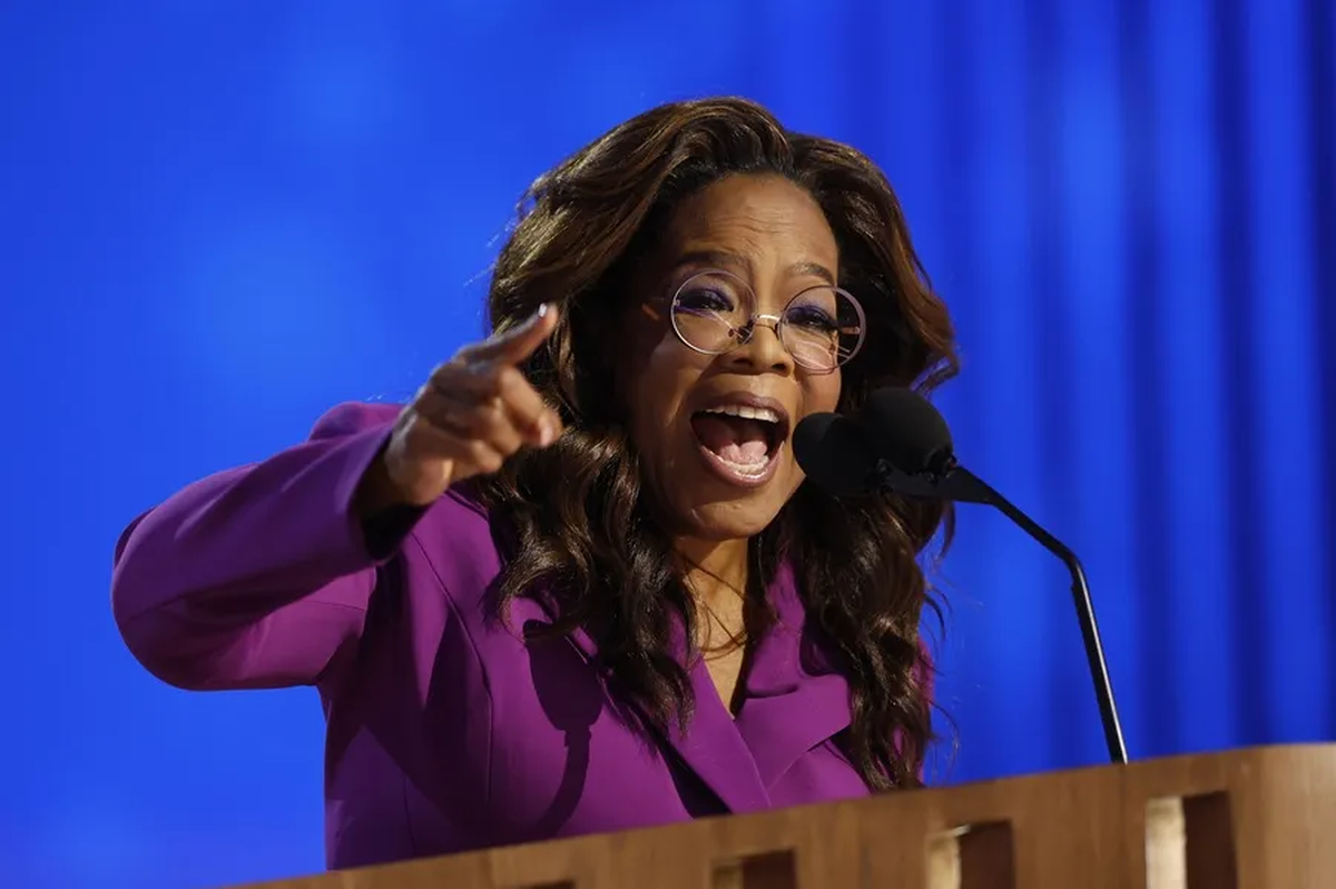 Oprah Winfrey durante los discursos de la tercera noche de la Convención Demócrata. Crédito: EFE/EPA/Caroline Brehman. Oprah Winfrey durante los discursos de la tercera noche de la Convención Demócrata. Crédito: EFE/EPA/Caroline Brehman.
