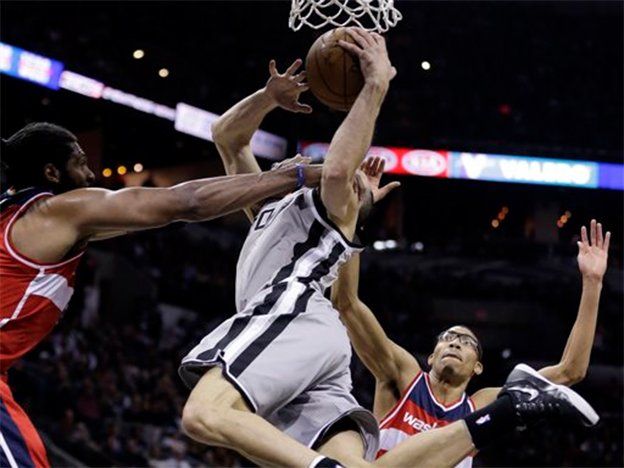 Poco de Ginóbili en valiosa victoria de los Spurs