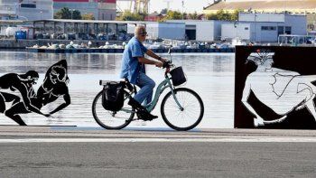 Polémica en España por esculturas con imágenes de sexo explícito en plena calle