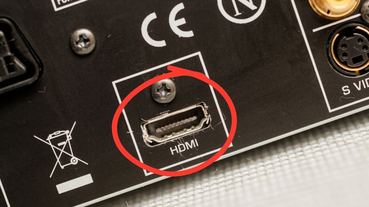 Gracias el puerto HDMI de tu televisor podrás tener un Smart TV última generación.