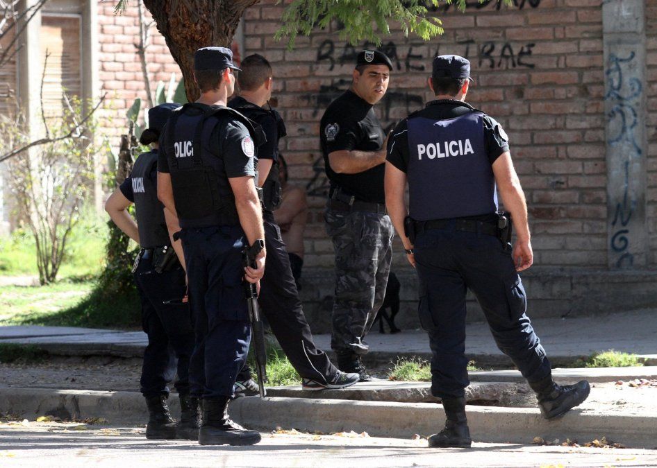 Con una escopeta asaltó un pequeño almacén y se robó lo recaudado