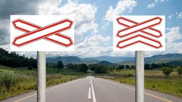 ¿Cuál es la diferencia entre estas dos señales de tránsito con forma de Cruz de San Andrés y qué significan? ¿Cuál es la diferencia entre estas dos señales de tránsito con forma de Cruz de San Andrés y qué significan?