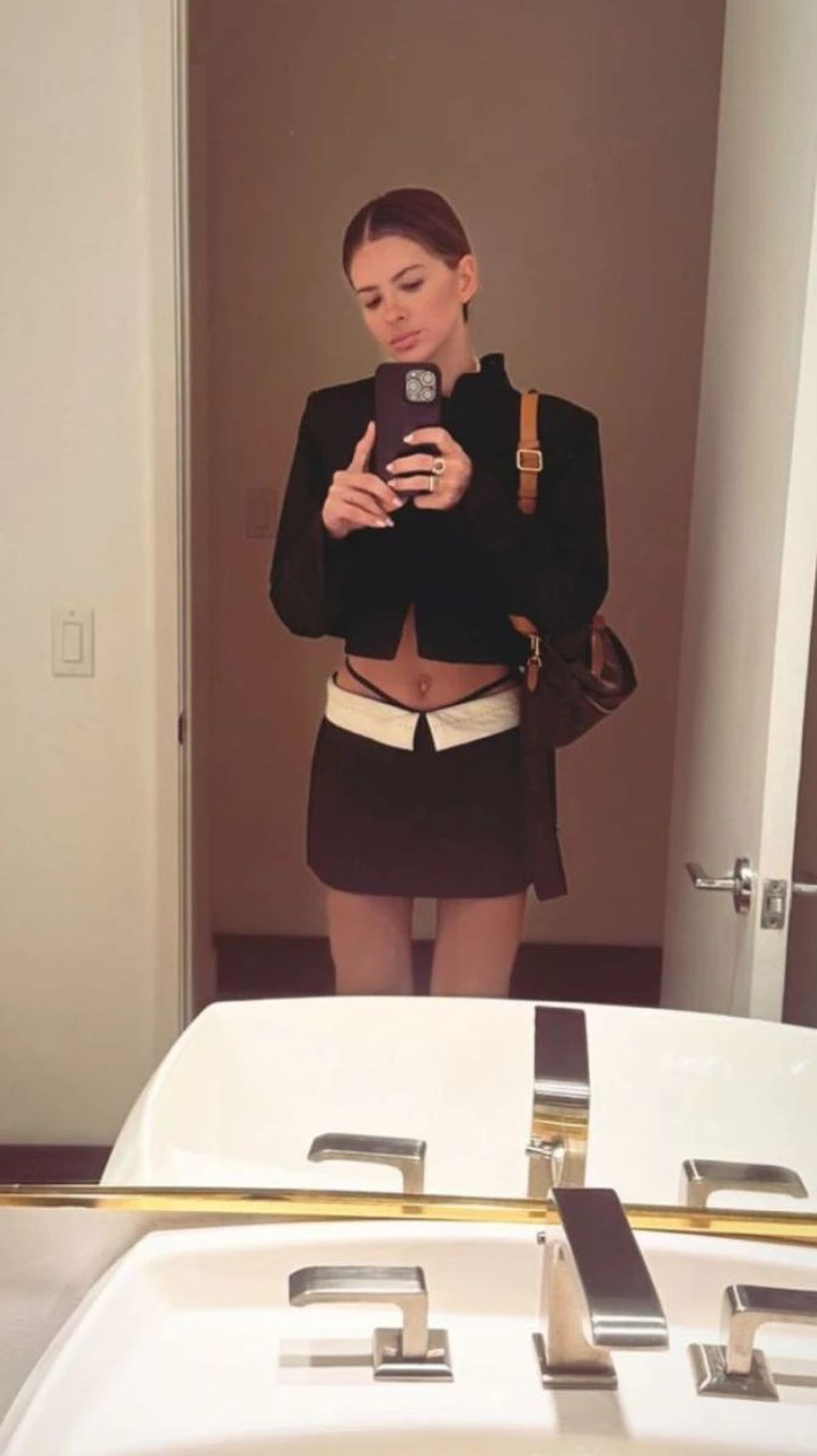 Locura en las redes sociales por la súper mini de la China Suárez en New York.