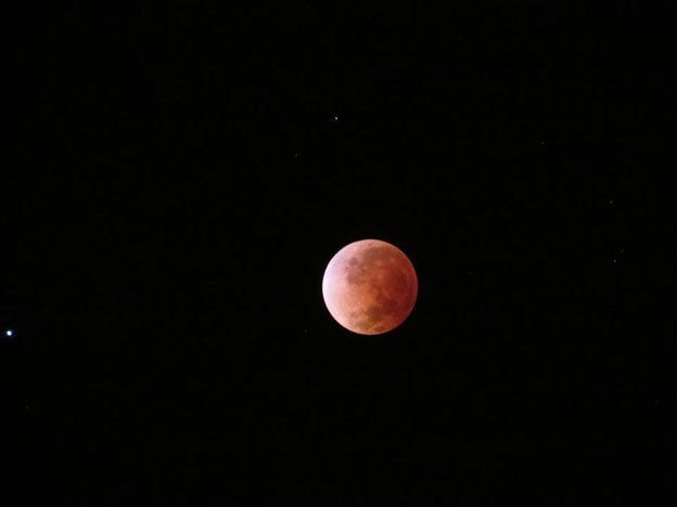 Así se vio la Luna roja