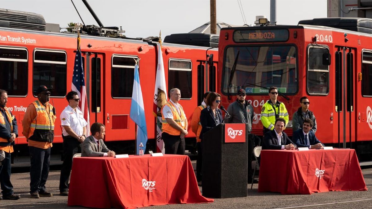 Natalio Mema viajó a Estados Unidos para recibir un premio por el transporte público.