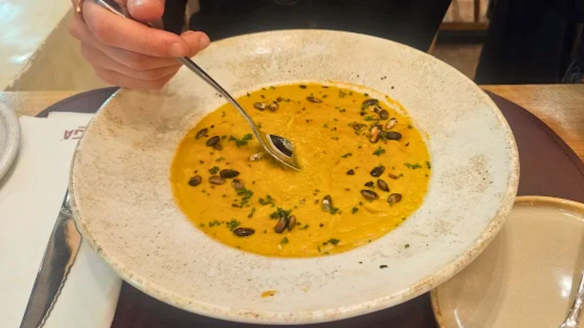 La sopa ahumada es otra opción en este bodegón. La sopa ahumada es otra opción en este bodegón.