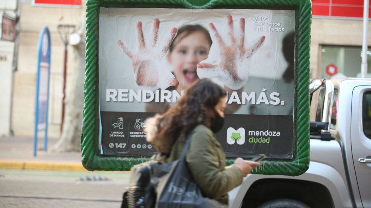 Covid en Mendoza: 17 muertos y 418 nuevos contagios según el último reporte.