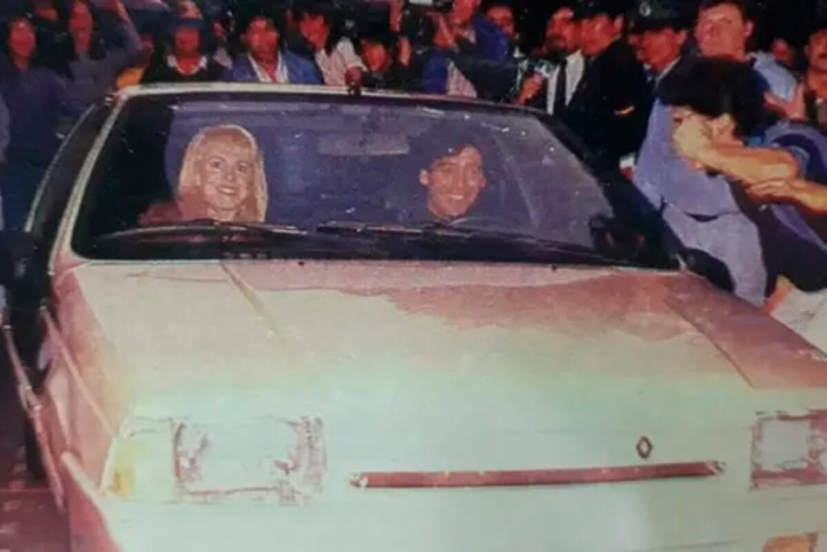 Diego Maradona: pusieron a la venta la histórica Renault Fuego que compró 0 km