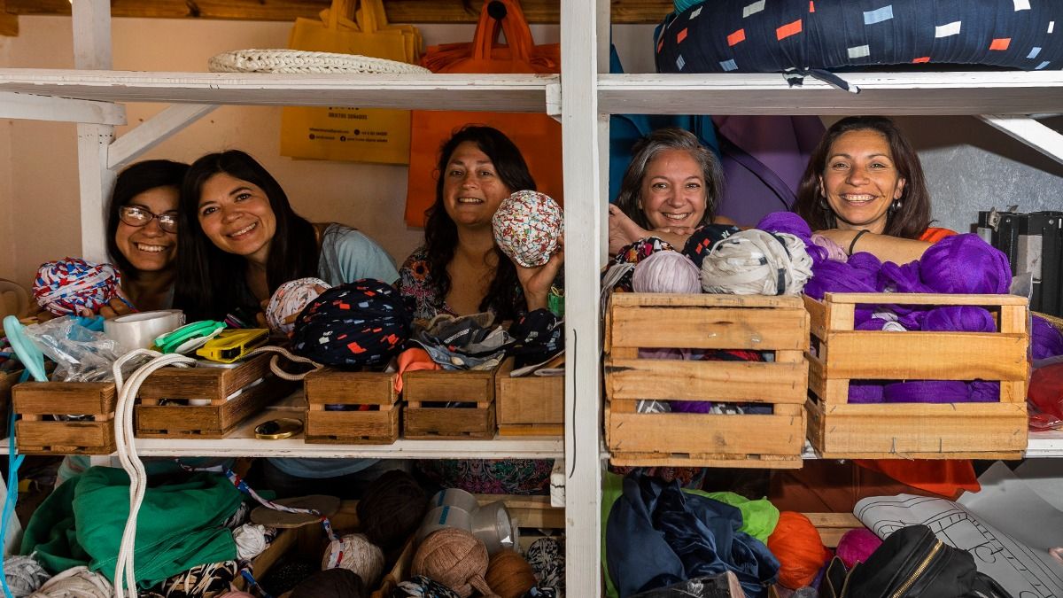 Por mes venden unos 30 o 40 columpios y para noviembre, diciembre, enero, pueden llegar a unos 100. Por mes venden unos 30 o 40 columpios y para noviembre, diciembre, enero, pueden llegar a unos 100.