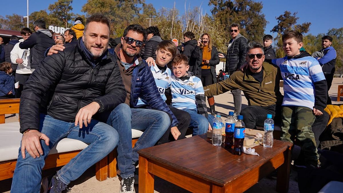 Salida de padres e hijos. Juan Manuel Compagnucci, Luciano Di Santo, Benjamín Compagnucci, Felipe Di Santo, Mauricio Machado y Lorenzo Machado. Salida de padres e hijos. Juan Manuel Compagnucci, Luciano Di Santo, Benjamín Compagnucci, Felipe Di Santo, Mauricio Machado y Lorenzo Machado.