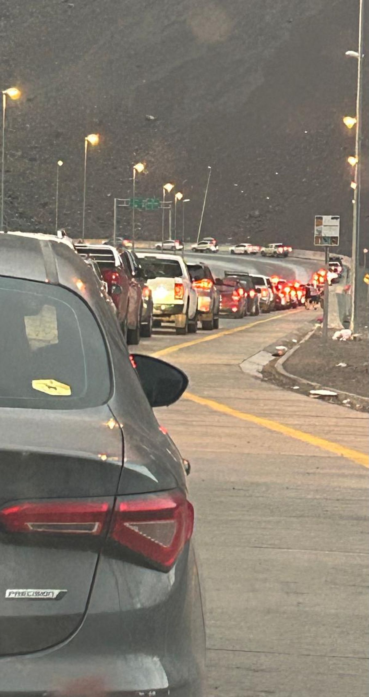 Las filas de vehículos para cruzar a Chile son una constante cada verano. Este enero hay demoras de hasta 12 horas en la aduana. Las filas de vehículos para cruzar a Chile son una constante cada verano. Este enero hay demoras de hasta 12 horas en la aduana.