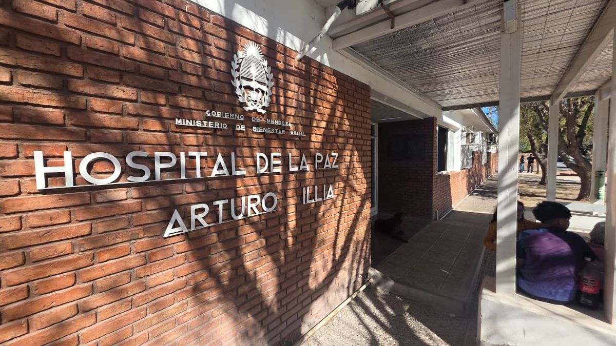 La entrada al hospital Arturo Illia.
