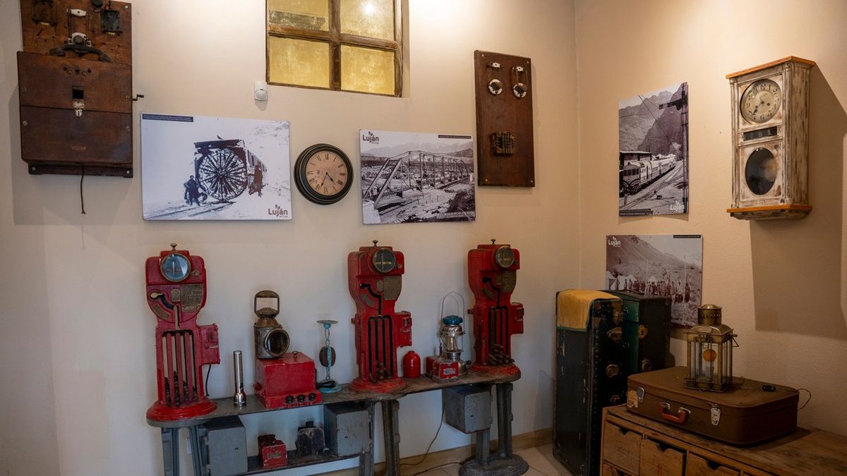 Un pequeño museo ferroviario también funciona en el lugar. Paco Fabrega lo está terminando de diseñar. Un pequeño museo ferroviario también funciona en el lugar. Paco Fabrega lo está terminando de diseñar.