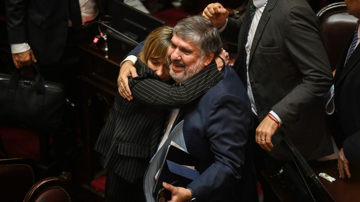 El kirchnerismo sintió que ganó una batalla con el fracaso de Ficha Limpia. El kirchnerismo sintió que ganó una batalla con el fracaso de Ficha Limpia.