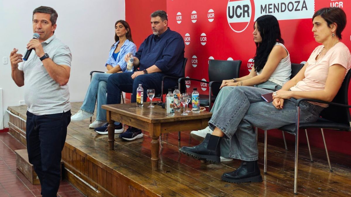 Andrés Lombardi, presidente de la Cámara de Diputados y titular de la UCR local. También instó a los dirigentes a propiciar un diálogo para facilitar el trabajo parlamentario. 