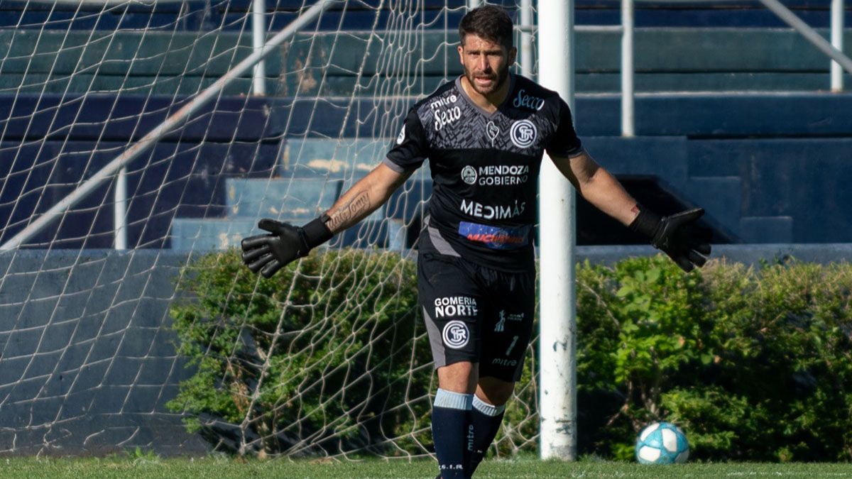 El arquero Cristian Aracena, uno de los sobrevivientes en la Lepra.