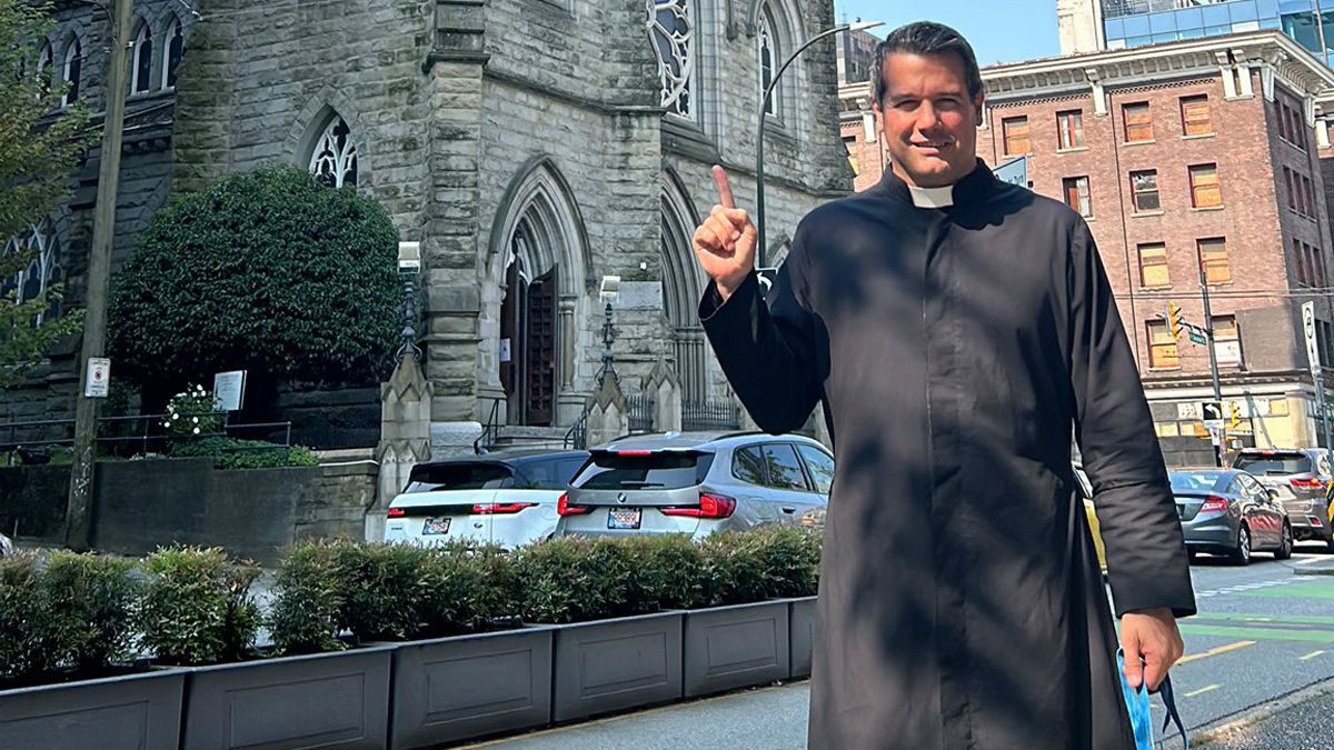 El cura Olivera Rabasi, gestor de la visita de diputados a genocidas y expulsado del Obispado de Zárate-Campana, ha estado en los últimos días a Vancouver, Canadá. Así lo reflejó en su cuenta de X. El cura Olivera Rabasi, gestor de la visita de diputados a genocidas y expulsado del Obispado de Zárate-Campana, ha estado en los últimos días a Vancouver, Canadá. Así lo reflejó en su cuenta de X.