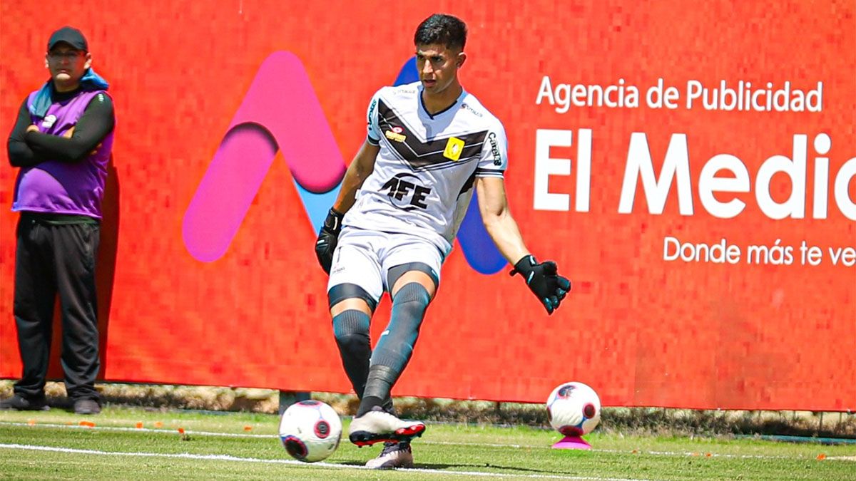 Tomás Clavijo juega en el Cantolao de Perú.