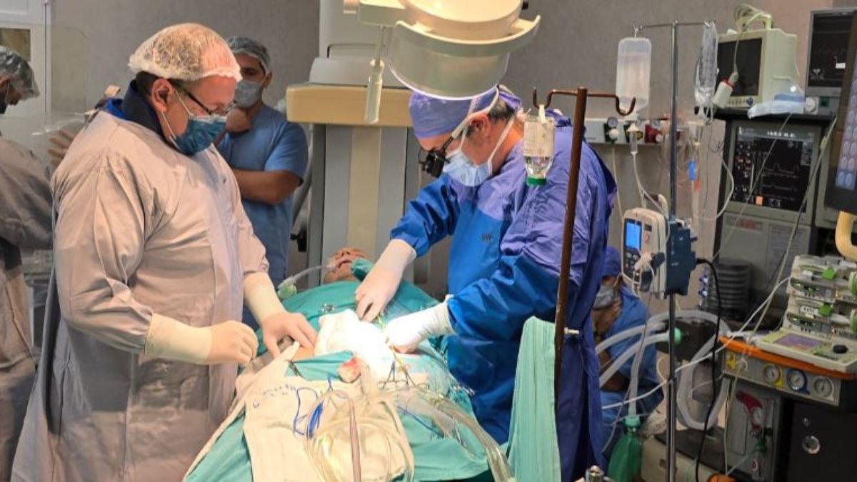 Una inusual cirugía cardiovascular evitó que un joven fuera trasplantado por segunda vez