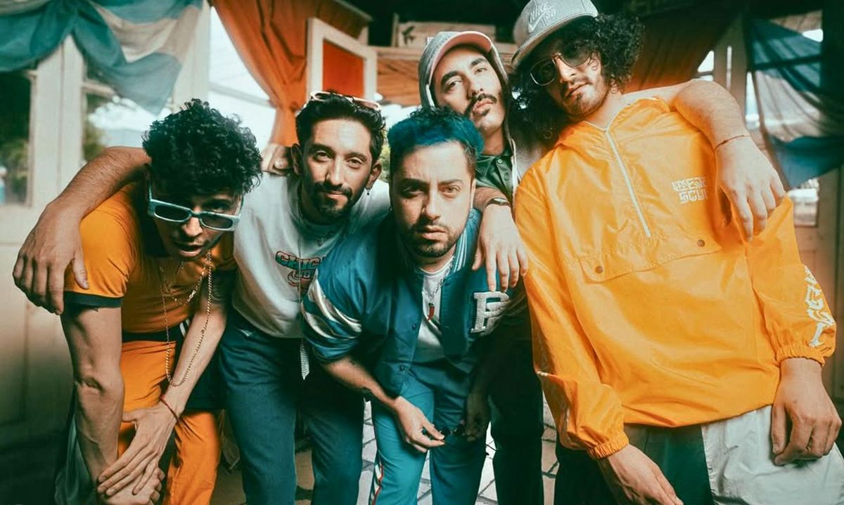 Los integrantes de la banda formada por Gabriel Nazar (voz, guitarras y teclados), Sasha Nazar (voz y bajo), Julián Bermejo (guitarras, Nahuel Quimey Chandía (percusión) y Alejandro Rezk (saxofón y clarinete). Los integrantes de la banda formada por Gabriel Nazar (voz, guitarras y teclados), Sasha Nazar (voz y bajo), Julián Bermejo (guitarras, Nahuel Quimey Chandía (percusión) y Alejandro Rezk (saxofón y clarinete).