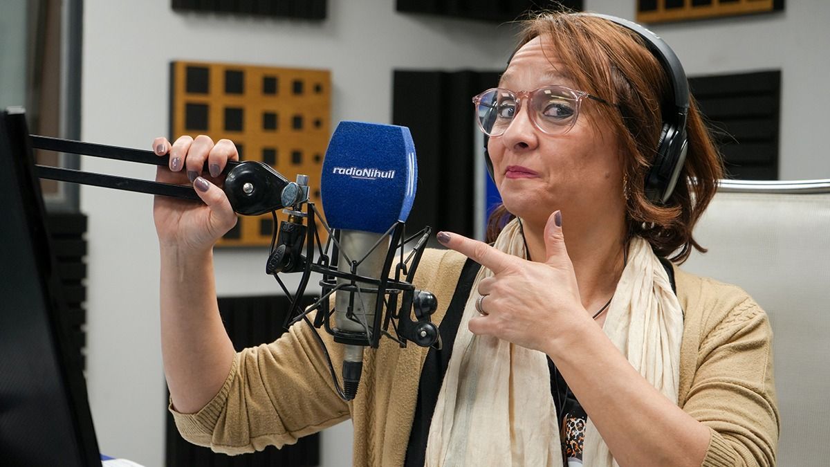 La locutora se siente orgullosa de pertenecer a la familia de Radio Nihuil hace casi tres décadas. La locutora se siente orgullosa de pertenecer a la familia de Radio Nihuil hace casi tres décadas.