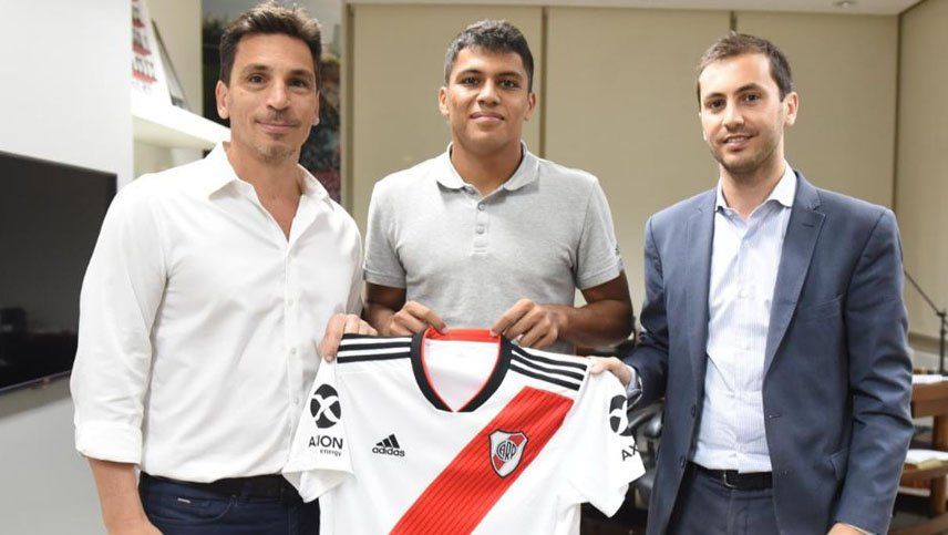 El Sicario Rojas llegó y firmó su contrato con River
