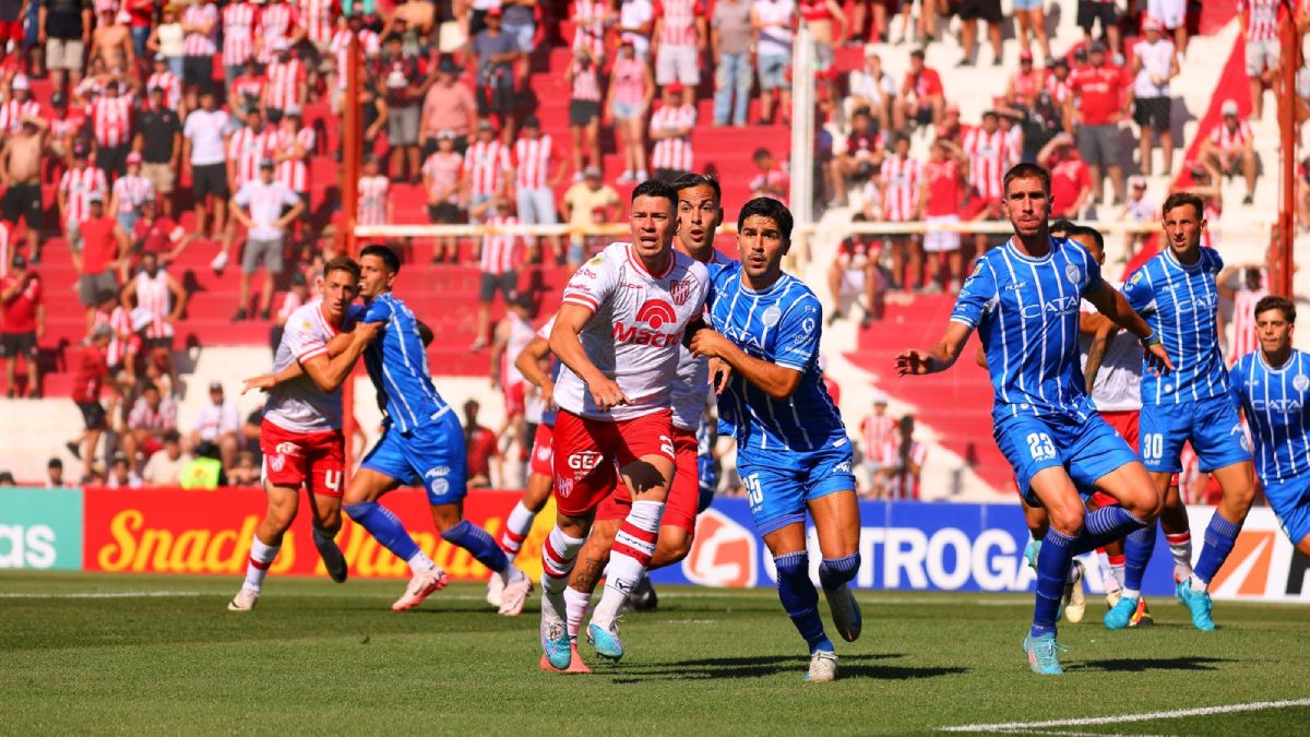 Godoy Cruz debutará en la Copa de la Liga ante Rosario Central. Godoy Cruz debutará en la Copa de la Liga ante Rosario Central.
