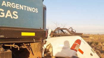 San Martín: un tren de cargas embistió a una camioneta en un paso a nivel